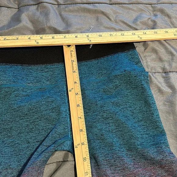 ATHLETA Relay Capri Gradient Ombre Multi Red Blue Activewear Workout Legging - Picture 9 of 13